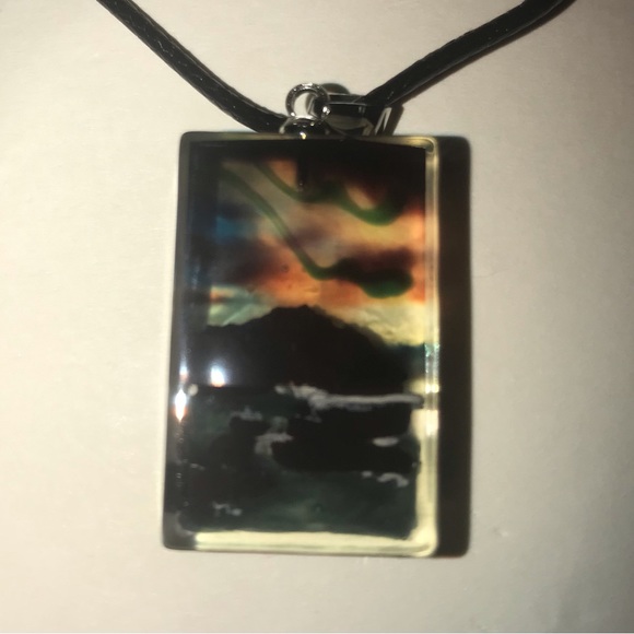 Aurora Borealis Snowy Peak Mountain Realism 3D Vivid Captured Landscape Necklace - Picture 16 of 16